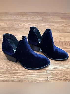 Steve Madden Navy Velvet Cutout Ankle Booties